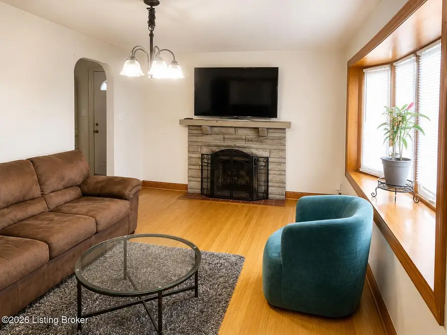 1853 Mary Catherine Dr, Louisville, KY 40216 - #2