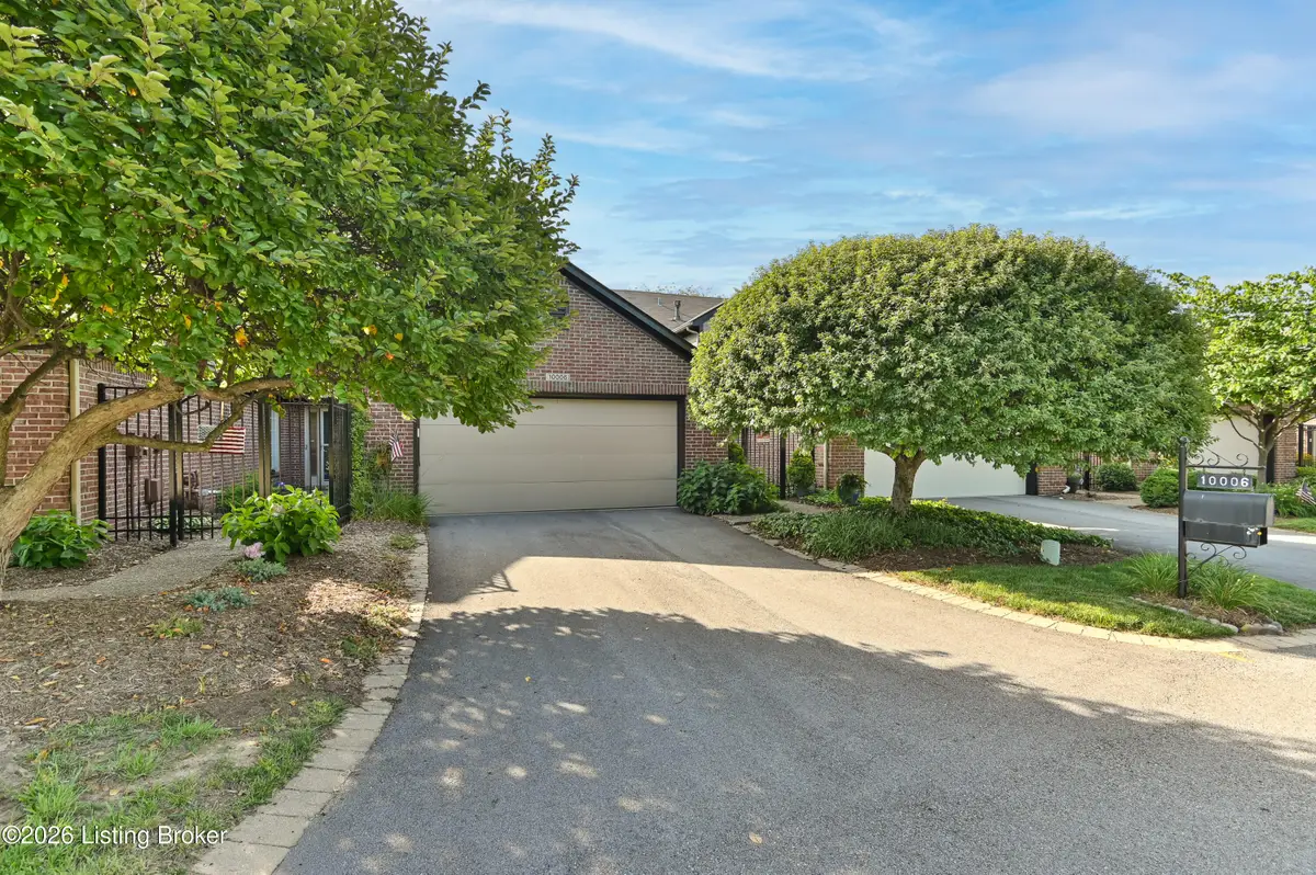 10006 Hartwick Village Dr, Louisville, KY 40241 - #1