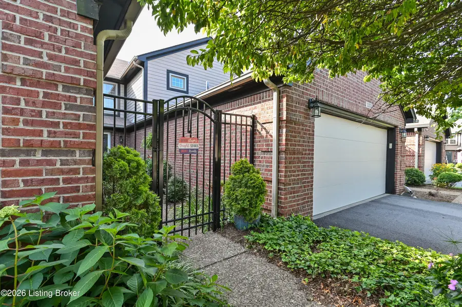 10006 Hartwick Village Dr, Louisville, KY 40241 - #2