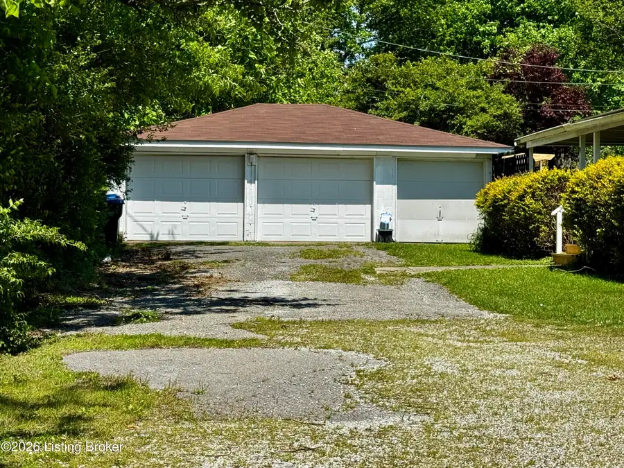 7520 Saint Andrews Church Rd, Louisville, KY 40214 - #3