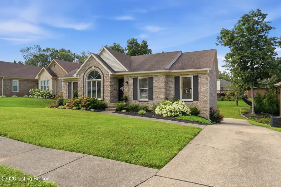 11706 Fountain Hall Ct, Jeffersontown, KY 40299 - #2