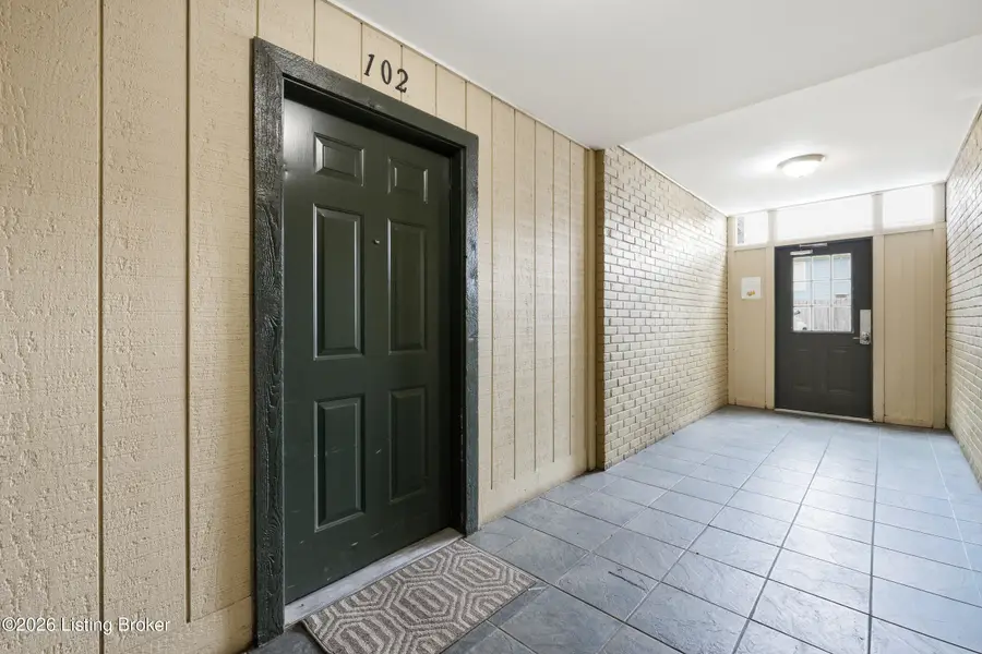 4308 Wisteria Landing Cir #102, Louisville, KY 40218 - #2