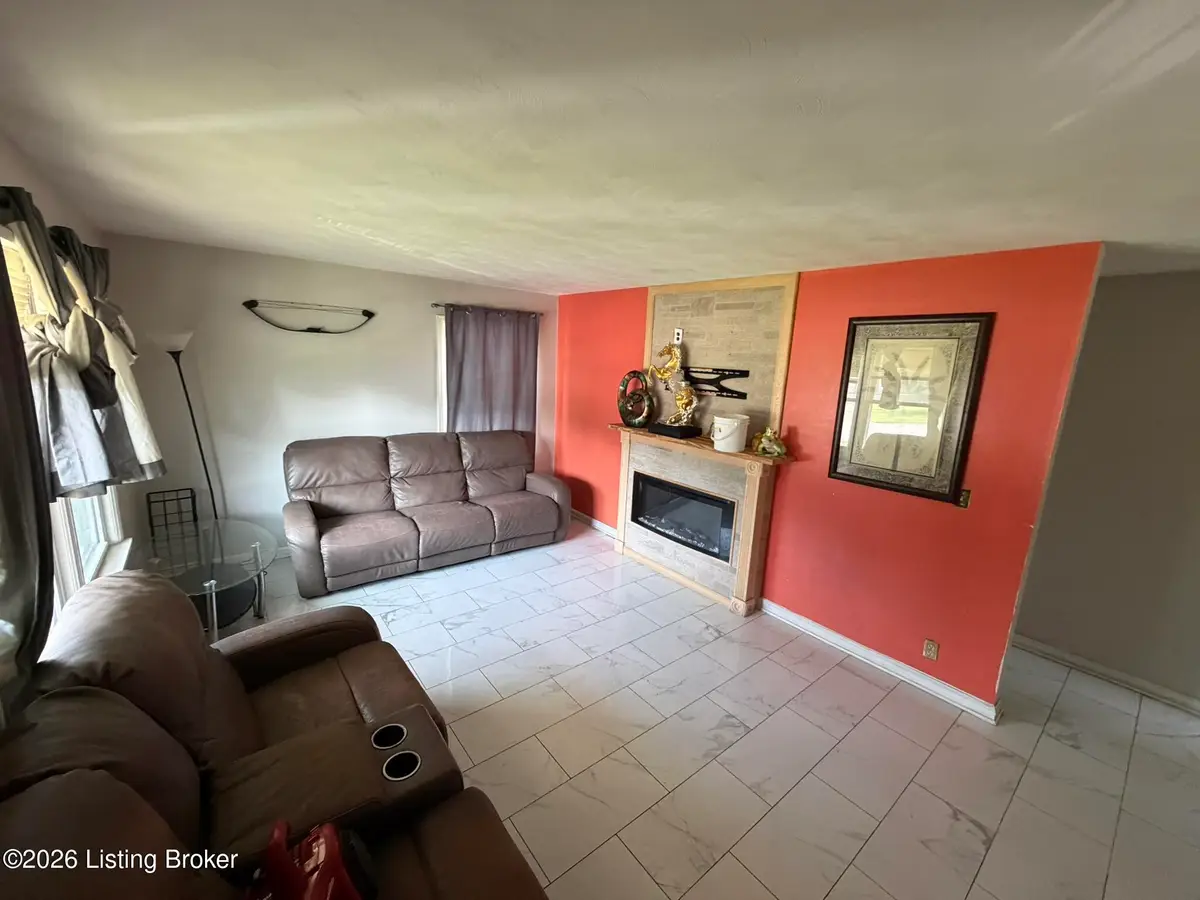 3607 Little John Ct, Louisville, KY 40219 - #1