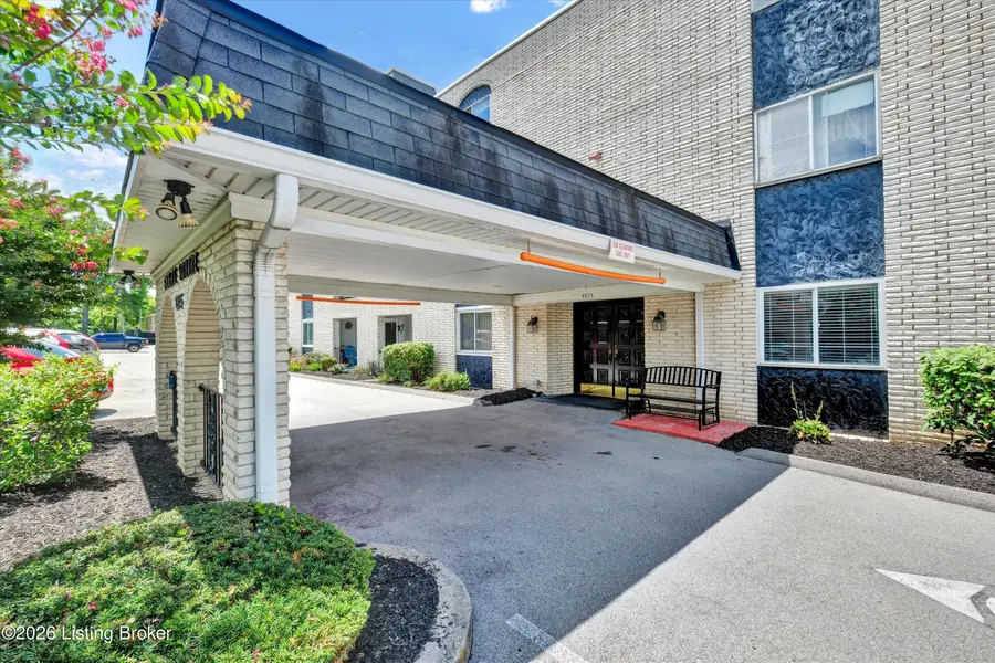 4825 Sherburn Ln #200-B, Louisville, KY 40207 - #3