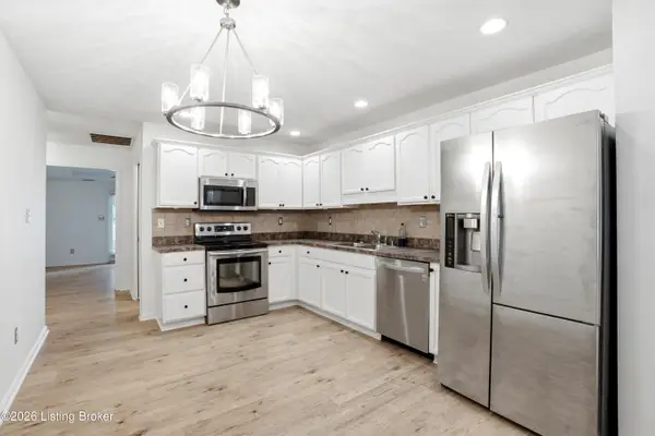 853 Garden Pointe Dr, Simpsonville, KY 40067