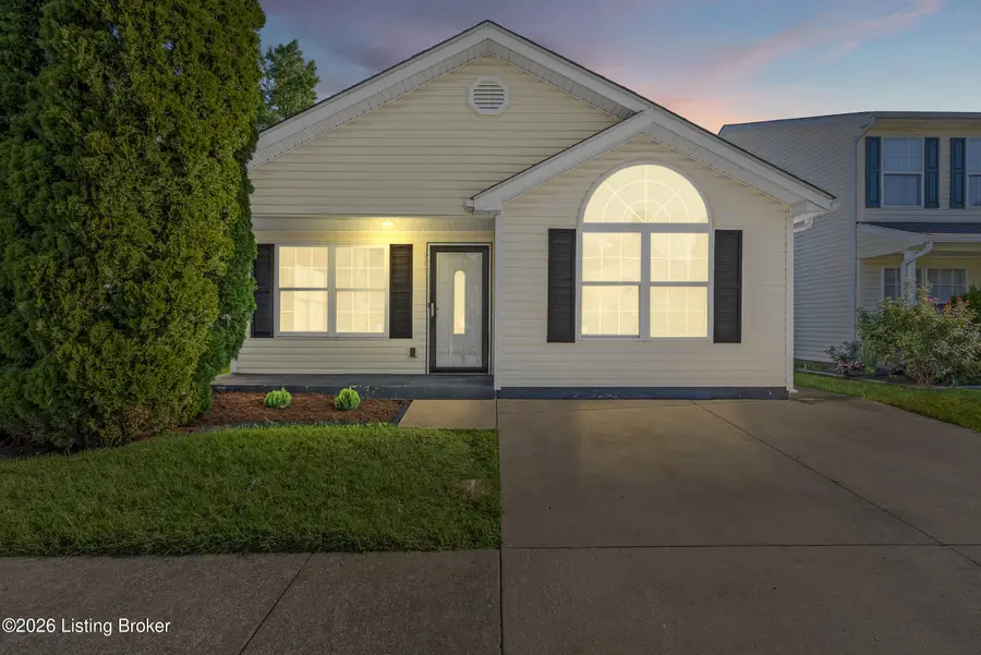 6524 Cottagemeadow Dr, Louisville, KY 40218 - #2