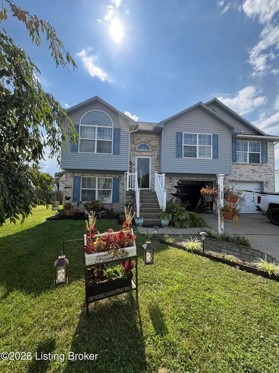 333 Clover Cove Dr, Shepherdsville, KY 40165 - #2