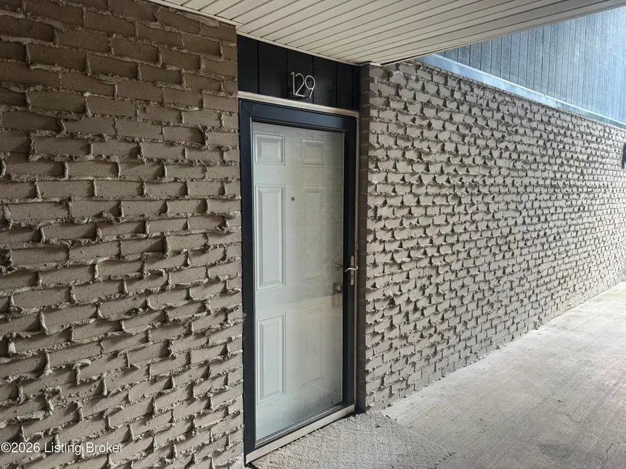 3504 Lodge Ln #APT 129, Louisville, KY 40218 - #2