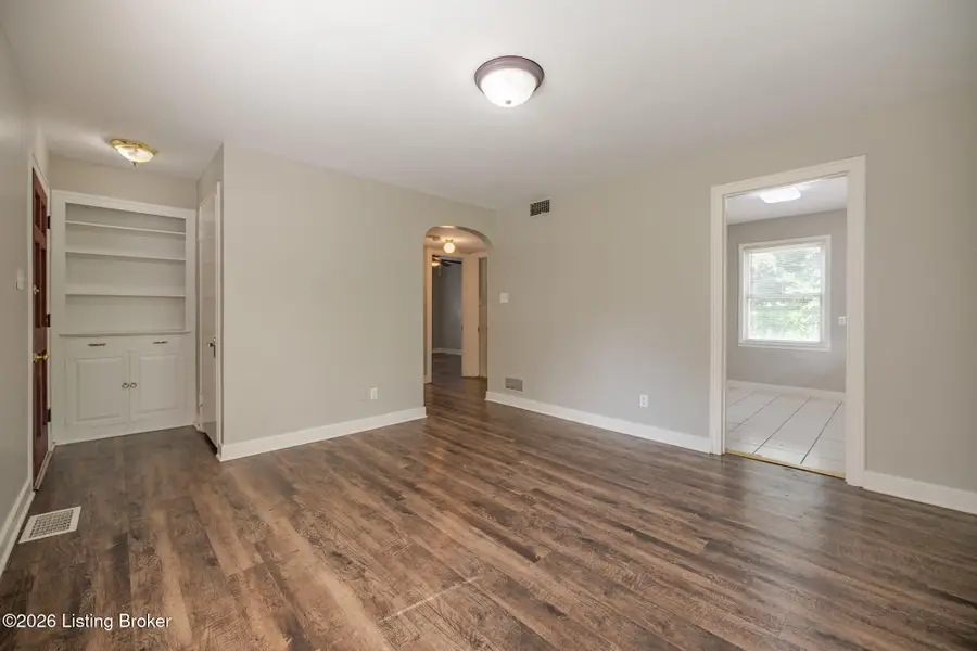 202 Mcarthur Dr, Louisville, KY 40207 - #3