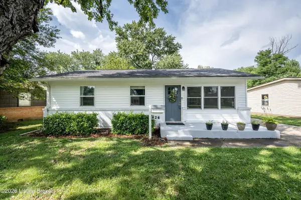 826 W Larkspur Dr, Jeffersonville, IN 47130