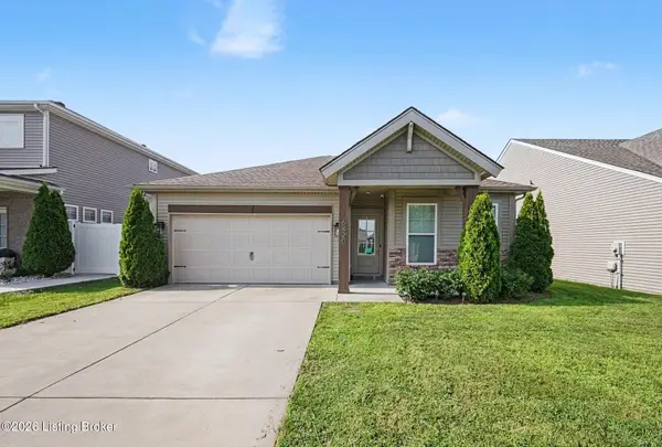 6420 Oak Village Dr, Louisville, KY 40228