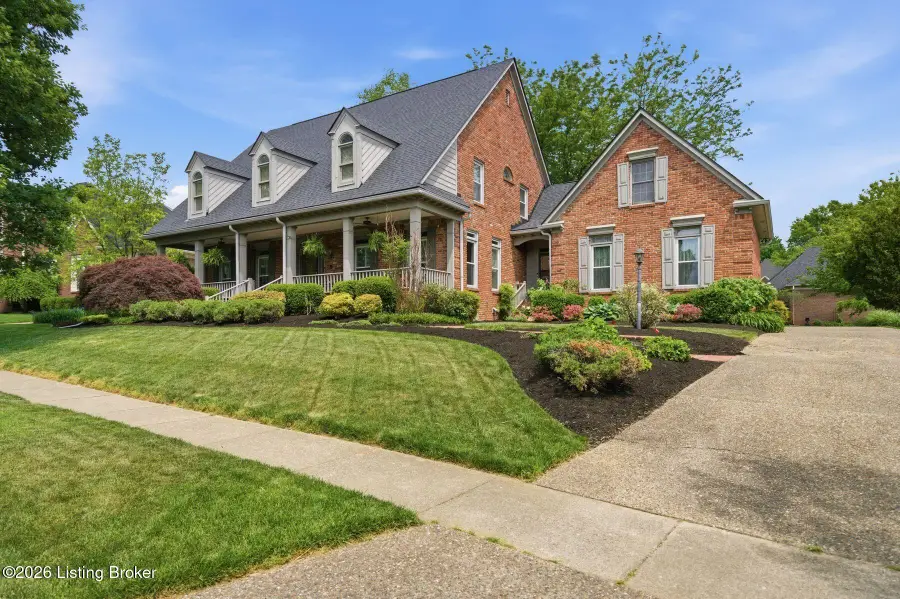303 Mockingbird Gardens Dr, Louisville, KY 40207 - #2