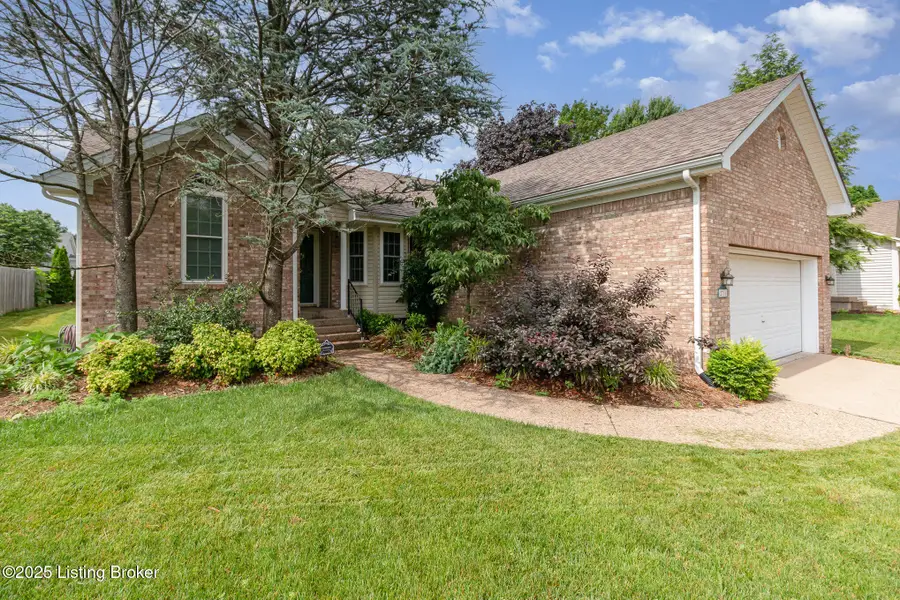 2716 Antone Pkwy, Louisville, KY 40220 - #2