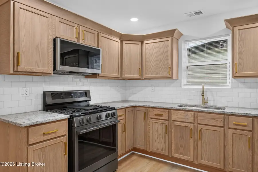 810 W Evelyn Ave, Louisville, KY 40215 - #2