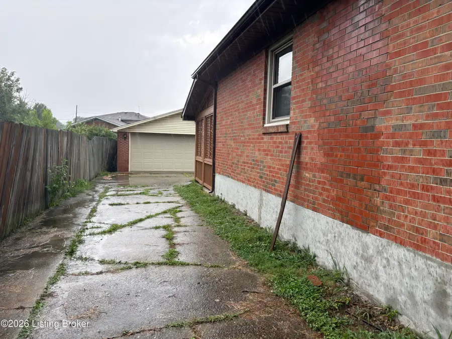 6709 Falling Star Dr, Louisville, KY 40272 - #2