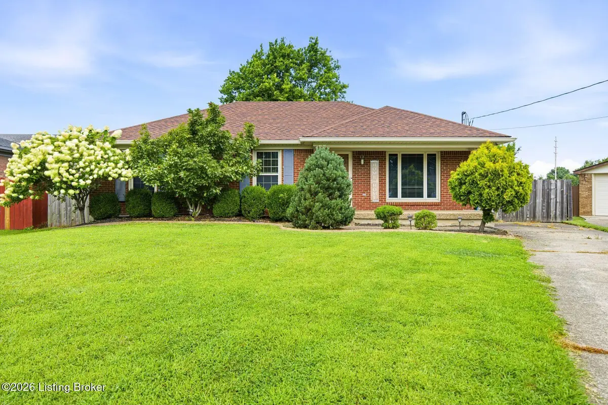 5502 Landcross Dr, Louisville, KY 40216 - #1