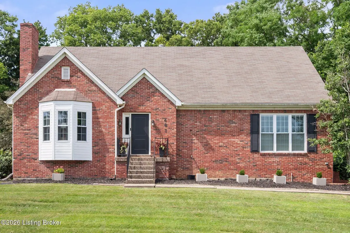 401 Seneca Rd, Shelbyville, KY 40065 - #1