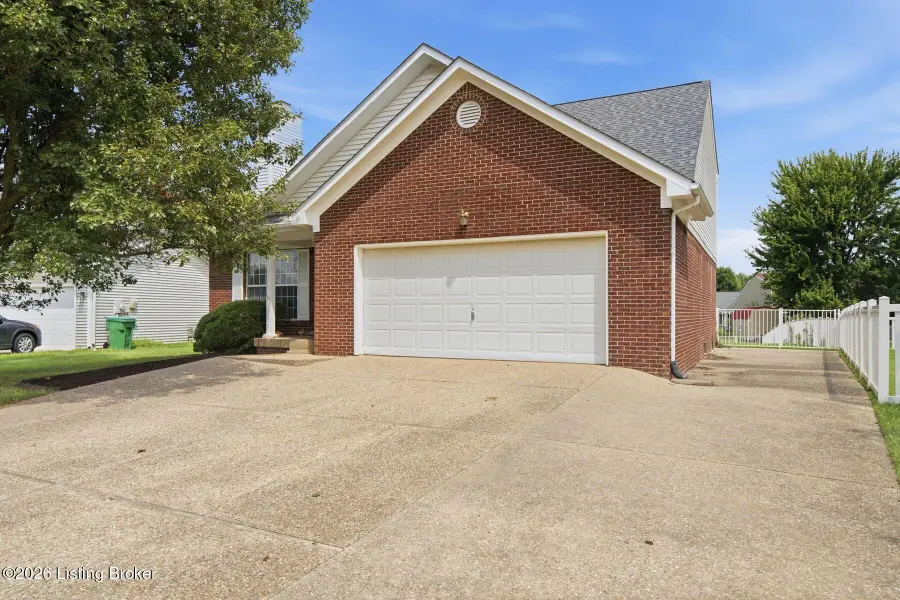 5009 Oakbrook Dr, Louisville, KY 40245 - #2