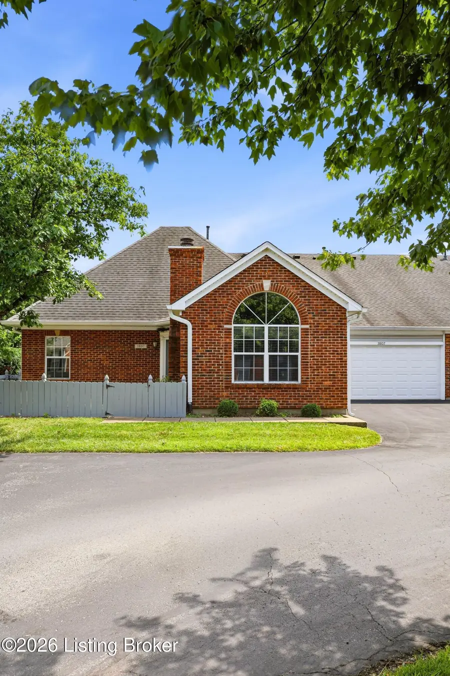 3807 Greenhurst Dr, Louisville, KY 40299 - #2