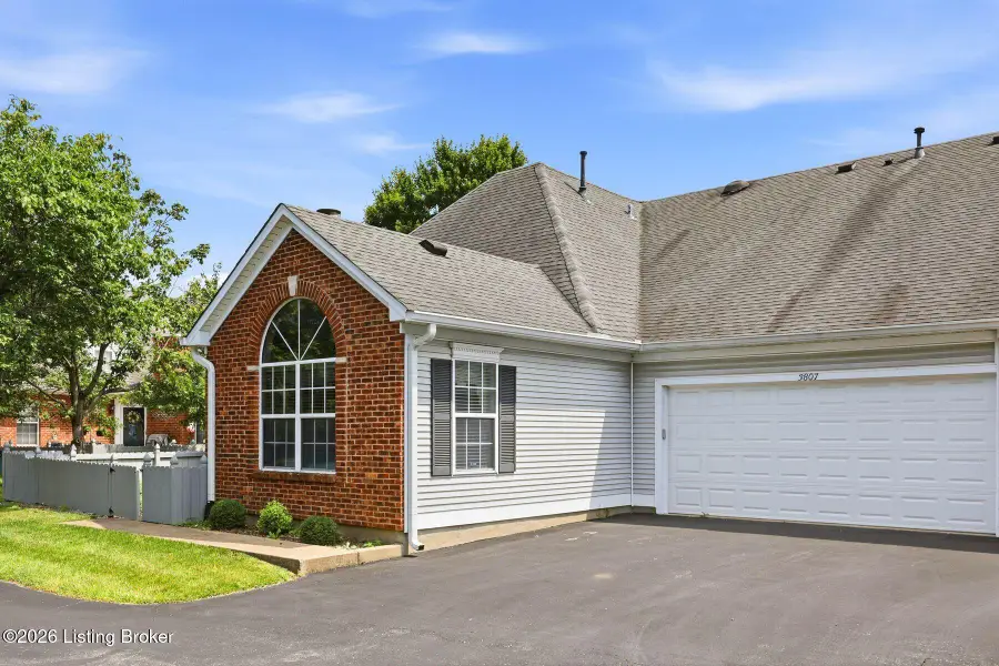 3807 Greenhurst Dr, Louisville, KY 40299 - #3