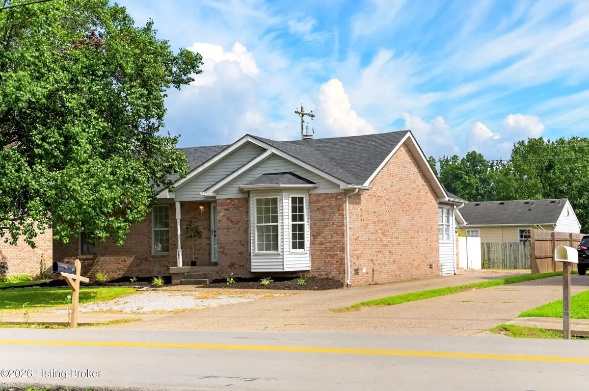 651 Beech Grove Rd, Shepherdsville, KY 40165 - #1