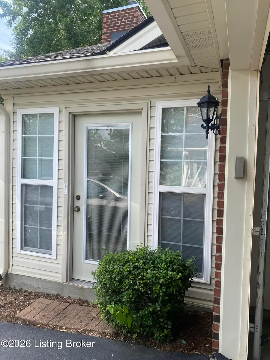 11305 Ridge Lake Dr, Louisville, KY 40272 - #3