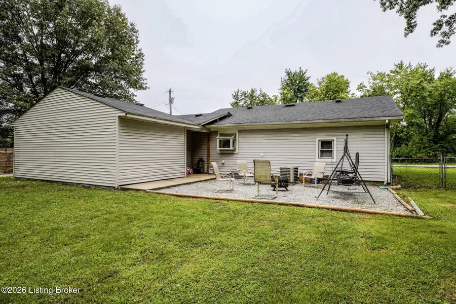 978 Raymond Rd, Shepherdsville, KY 40165 - #2