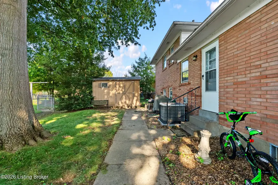 2006 Foxhurst Dr, Louisville, KY 40216 - #3