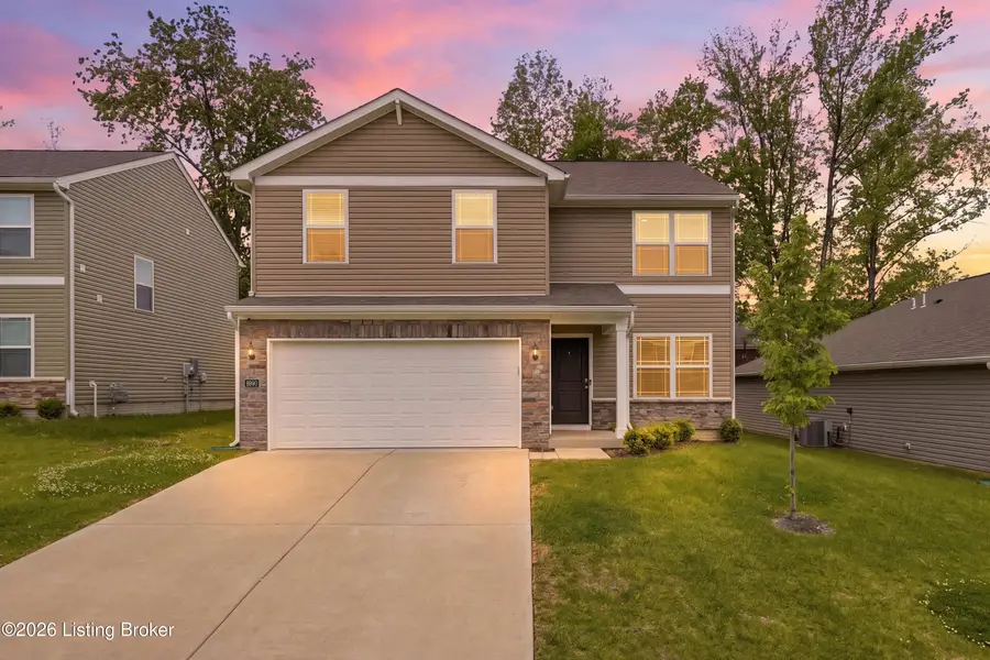 8990 Auburn Woods Rd, Louisville, KY 40214 - #2