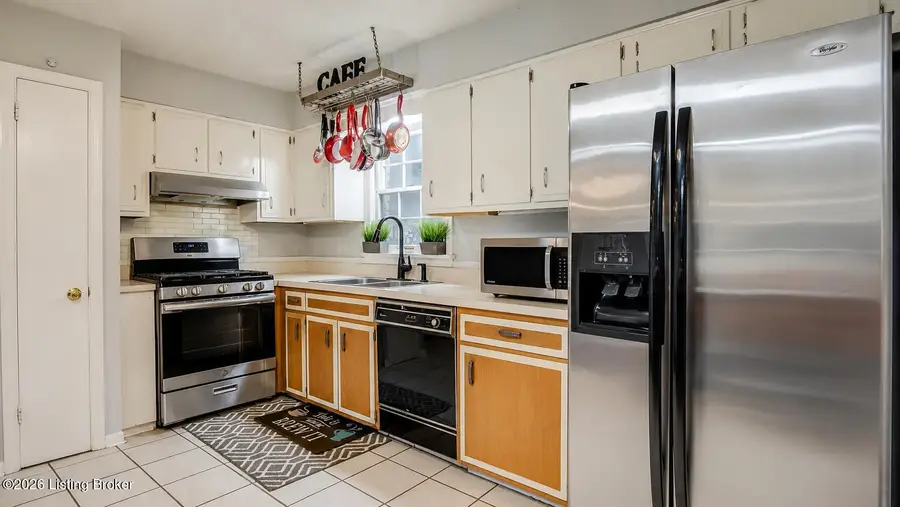 9110 Collingwood Rd, Jeffersontown, KY 40299 - #3