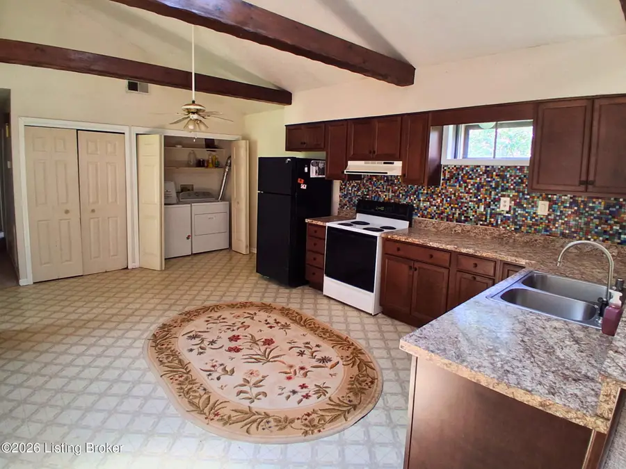 2510 Cambridge Dr, Shepherdsville, KY 40165 - #3
