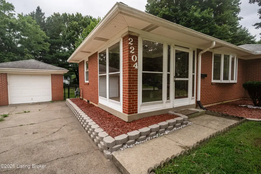 2204 Garrs Ln, Louisville, KY 40216 - #2