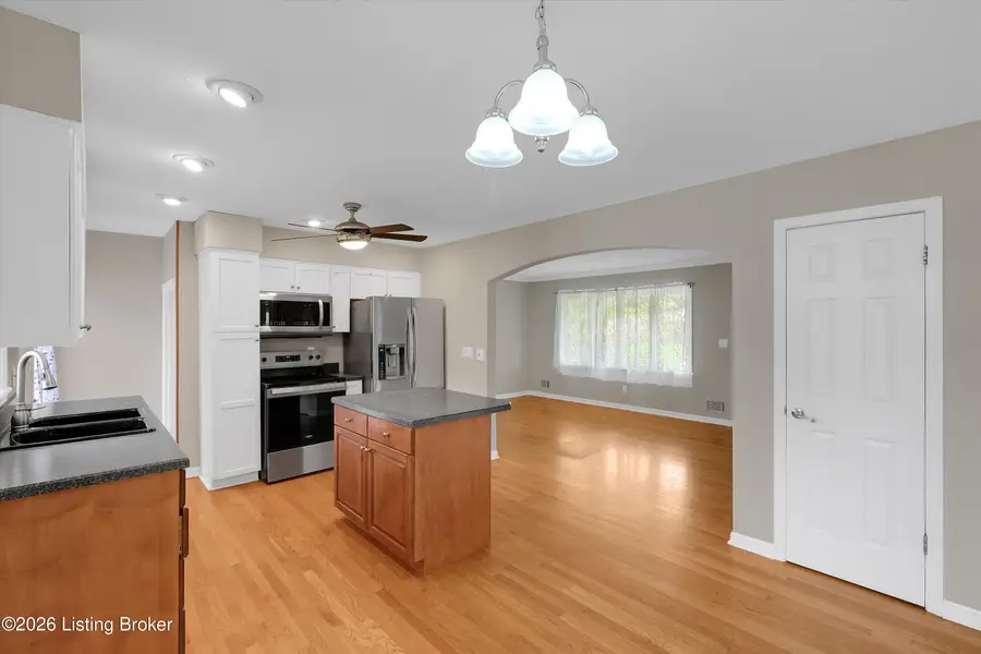 2704 Alps Rd, Louisville, KY 40216 - #3