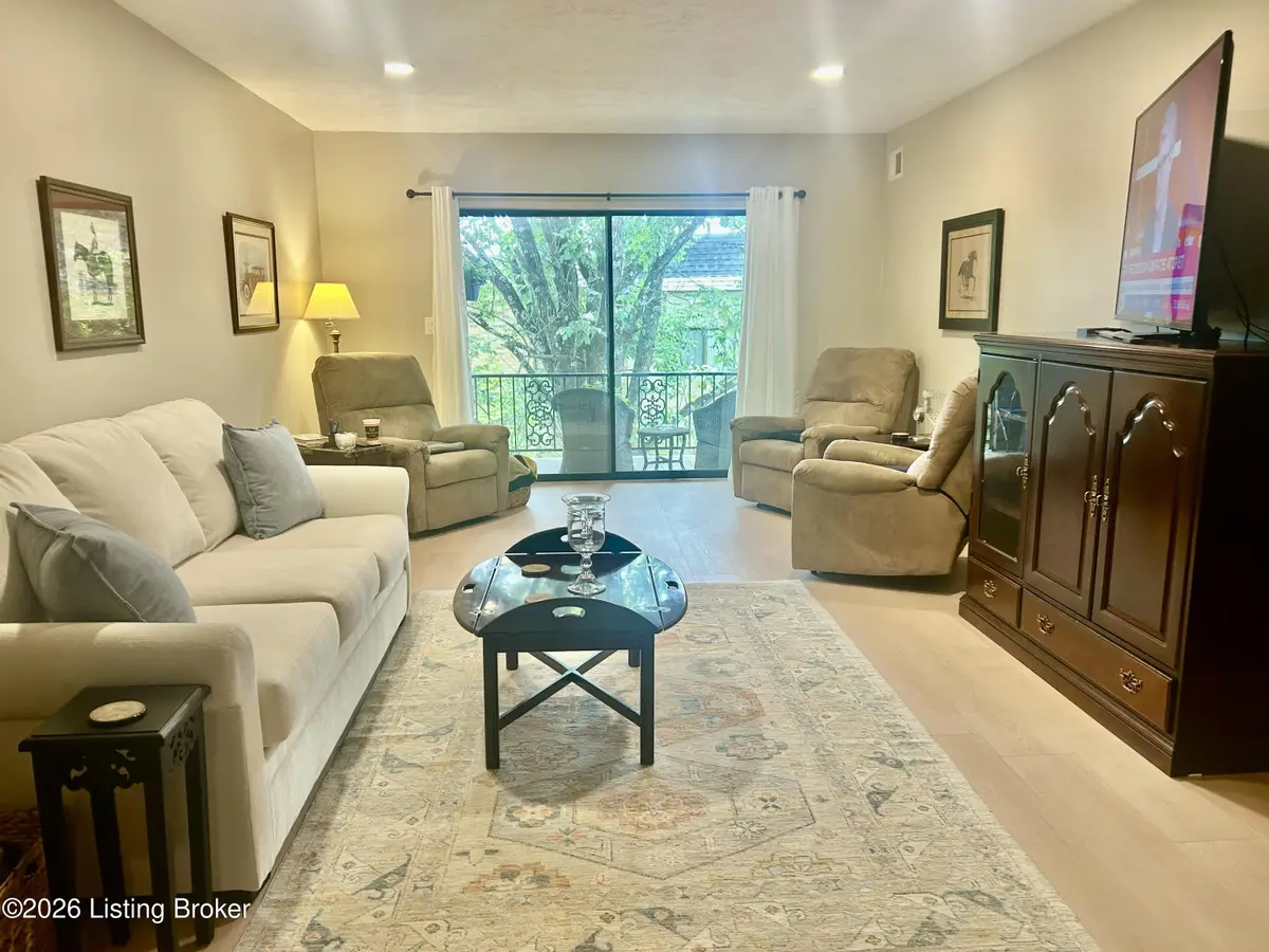5800 Coach Gate Wynde #APT 308, Louisville, KY 40207 - #1