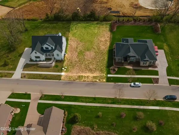 17709 Shakes Creek Dr, Louisville, KY 40023