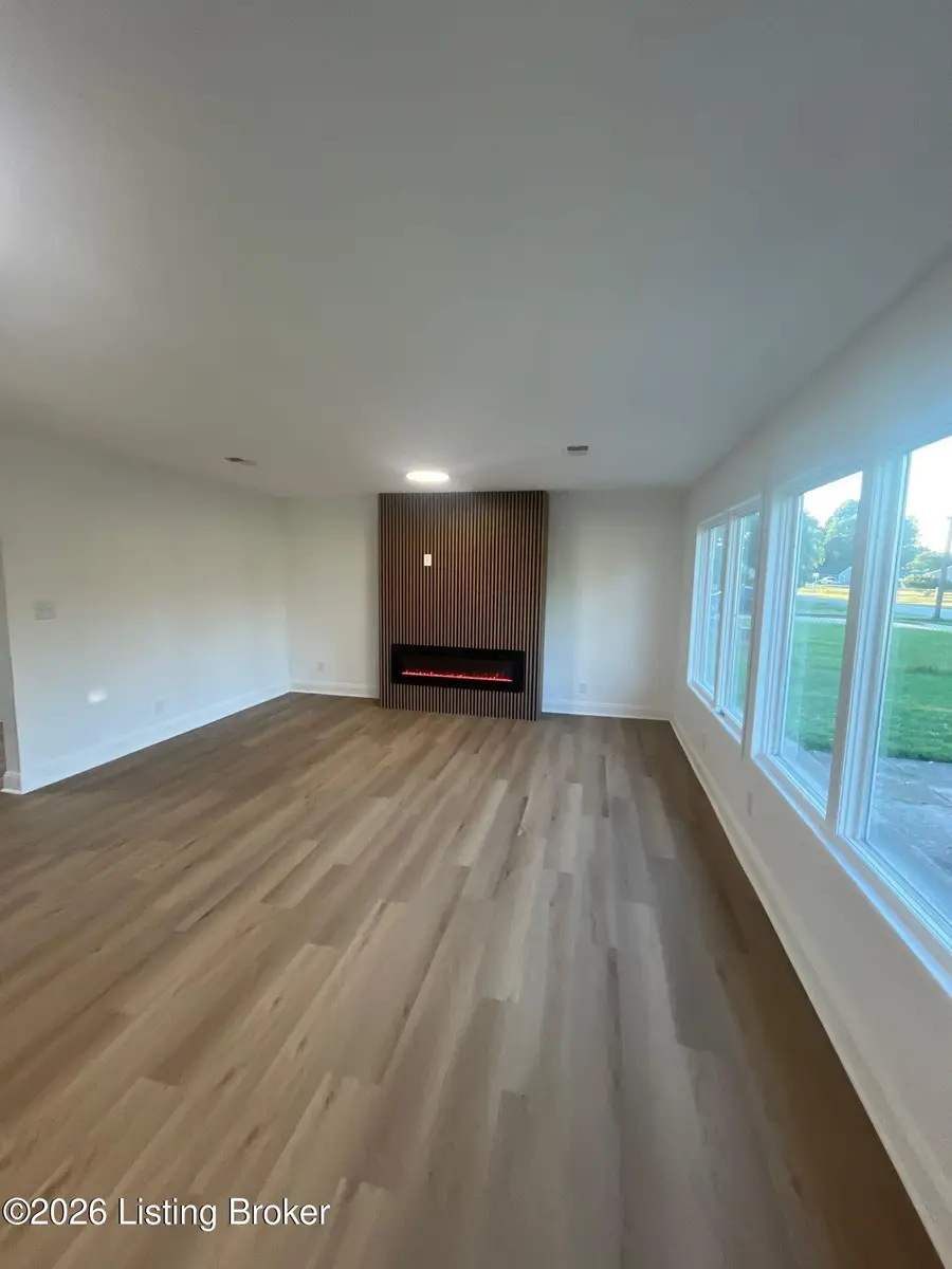 7108 Nathan Hale Way, Louisville, KY 40272 - #3