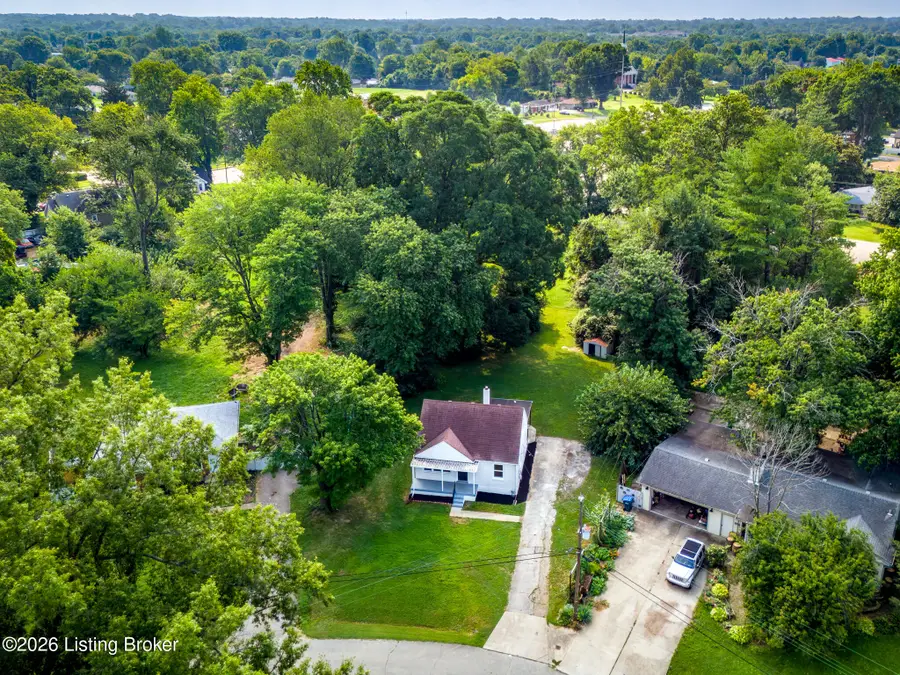 1118 Forrest View Dr, Louisville, KY 40219 - #3