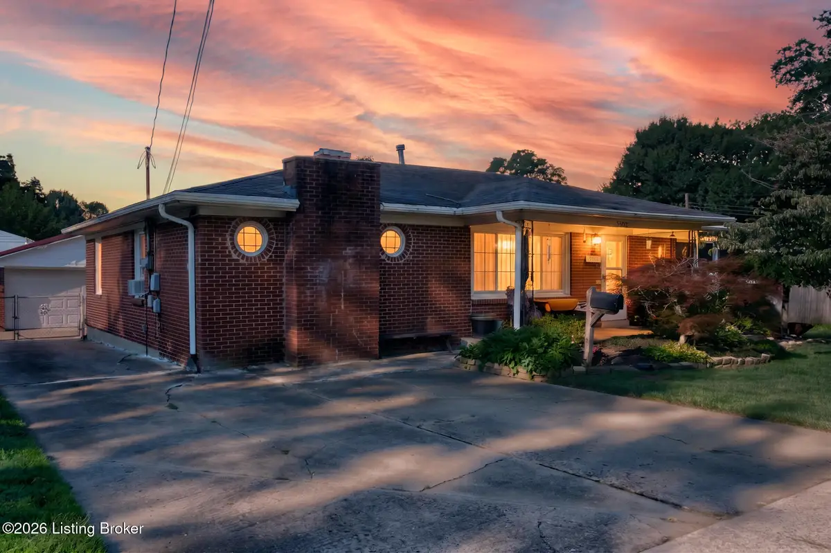 5502 Deering Heights Dr, Louisville, KY 40272 - #1