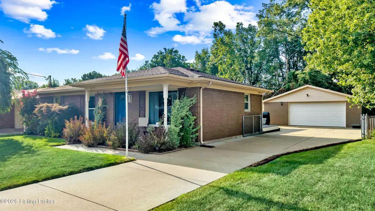 6217 Lynnchester Dr, Louisville, KY 40219 - #1