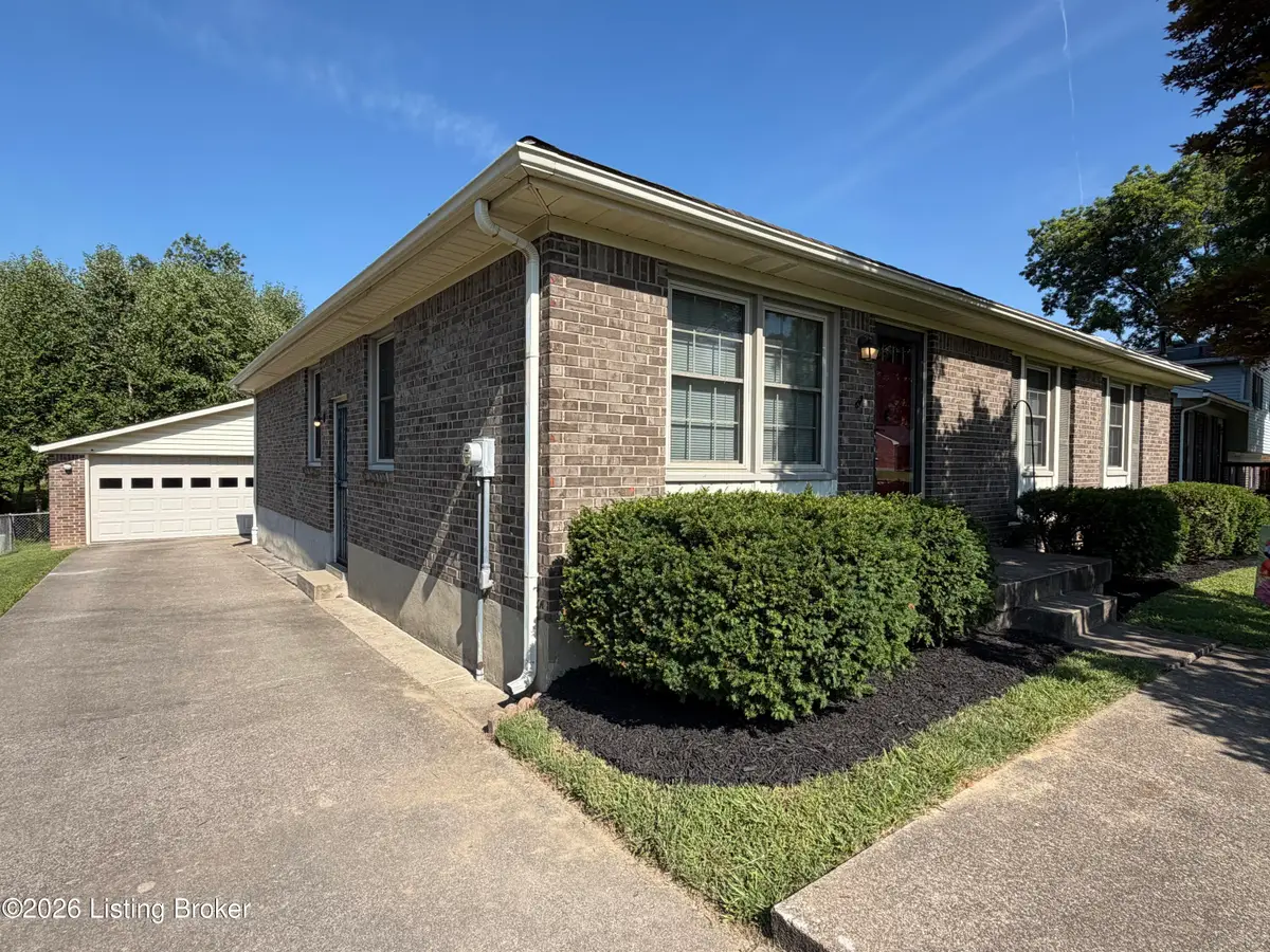 5902 Bucks Ln, Louisville, KY 40291 - #1