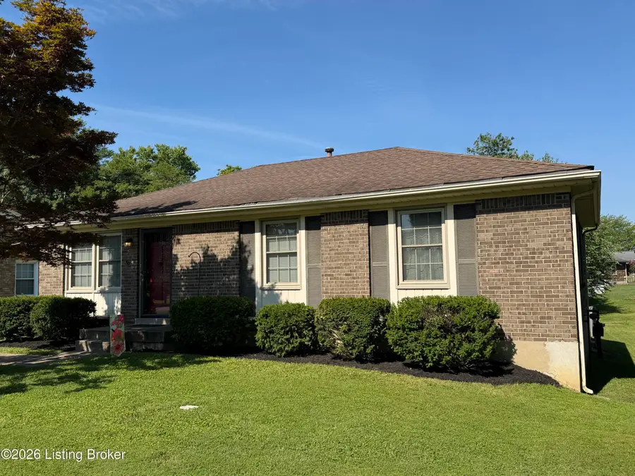 5902 Bucks Ln, Louisville, KY 40291 - #2