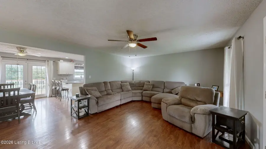 253 Country Manor Ln, Shepherdsville, KY 40165 - #3