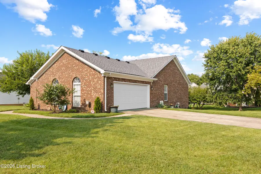 10700 Black Walnut Blvd, Louisville, KY 40229 - #2