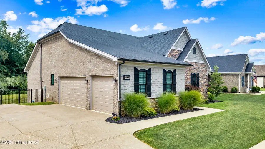 1922 Scenic Lakes Dr, Louisville, KY 40245 - #2