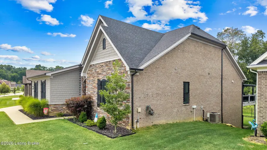 1922 Scenic Lakes Dr, Louisville, KY 40245 - #3