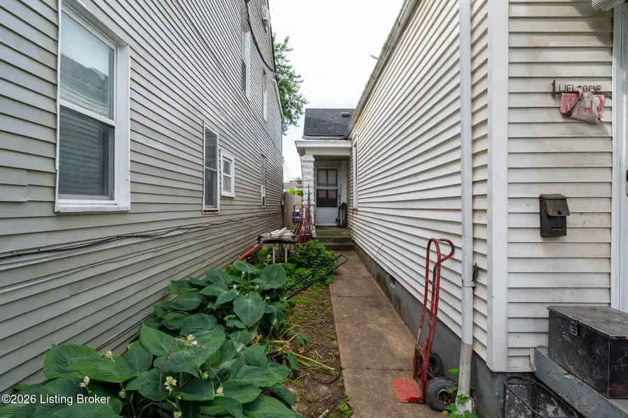 916 Ash St, Louisville, KY 40217 - #3