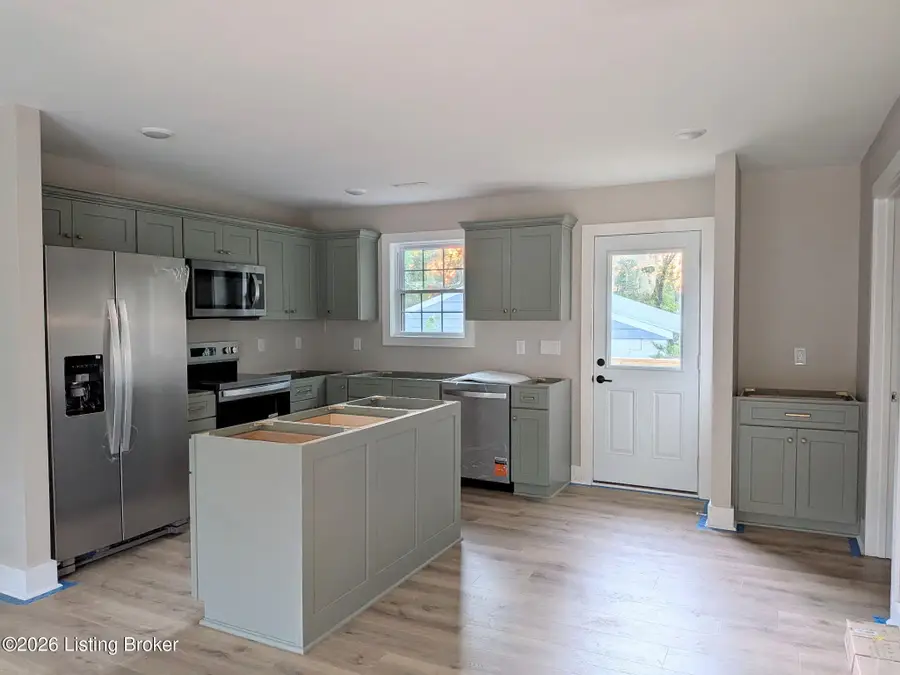 160 Harley Dr, Shepherdsville, KY 40165 - #2