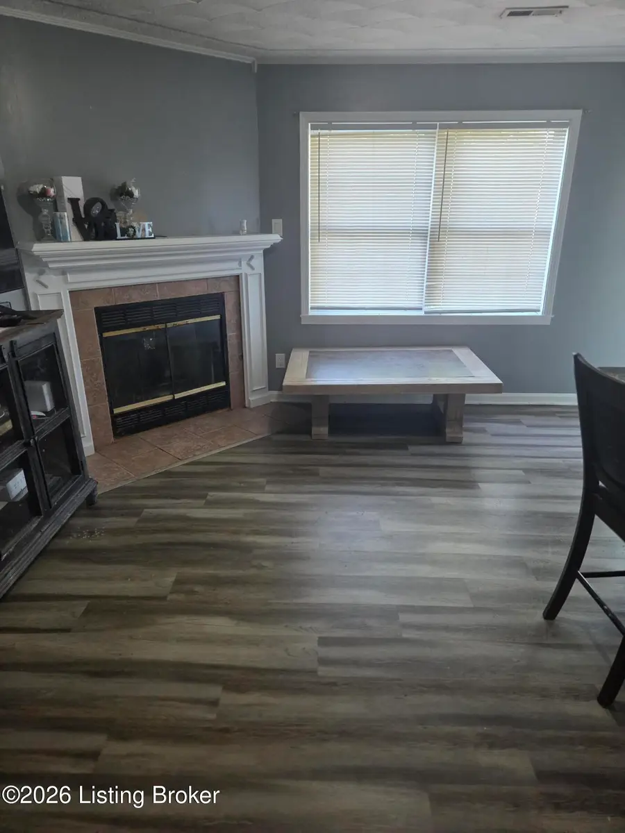6113 Theiler Ln, Louisville, KY 40229 - #3