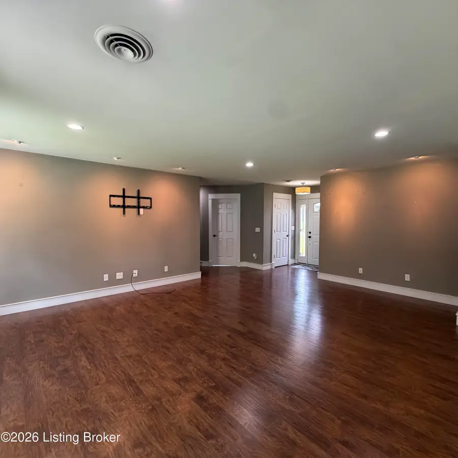 2812 Oakwood Dr, Bardstown, KY 40004 - #3