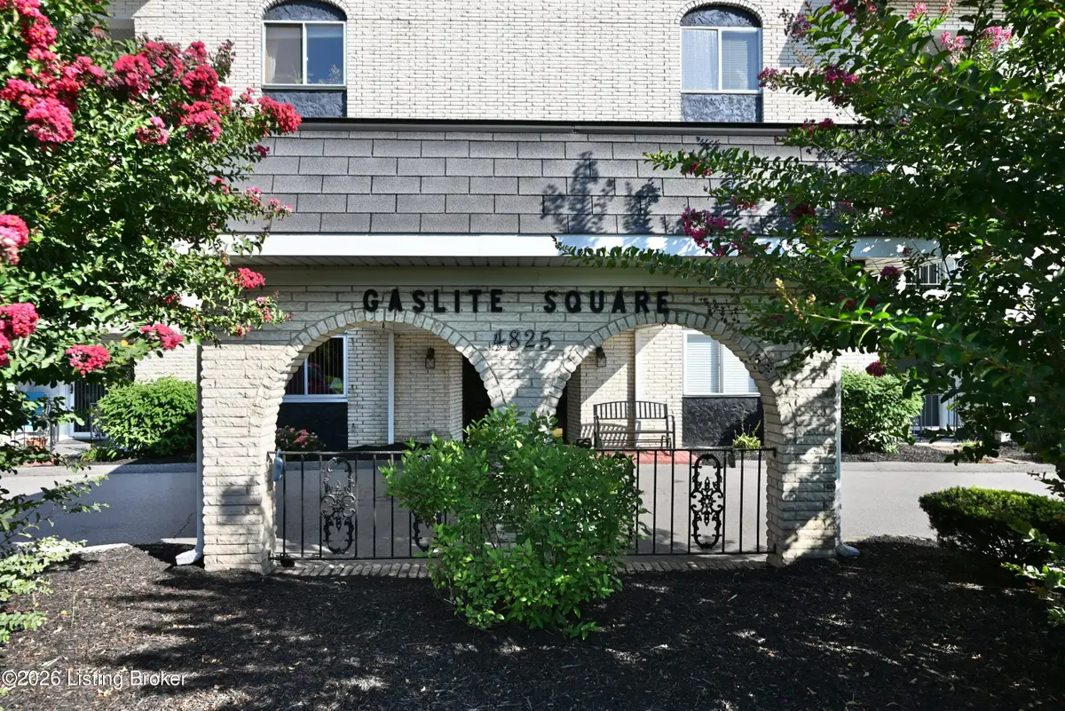 4825 Sherburn Ln #110, Louisville, KY 40207 - #1